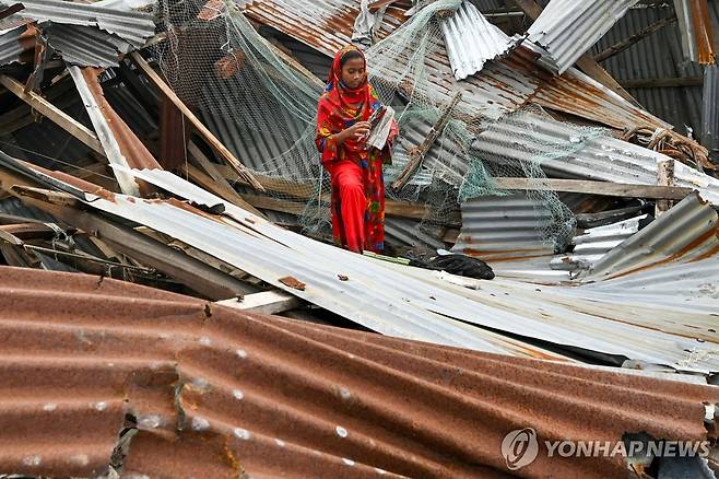 사이클론 레말이 강타한 방글라데시 중남부 파투아칼리 지역 [AFP 연합뉴스 자료사진. 재판매 및 DB 금지]