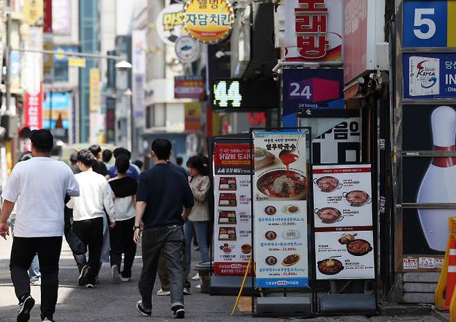 지난 23일 서울시 한 음식거리.(사진=연합뉴스)