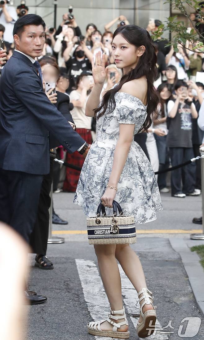 뉴진스 해린이 29일 서울 성동구 디올에서 열린 포토행사에서 인사를 하고 있다. ⓒ News1 권현진 기자