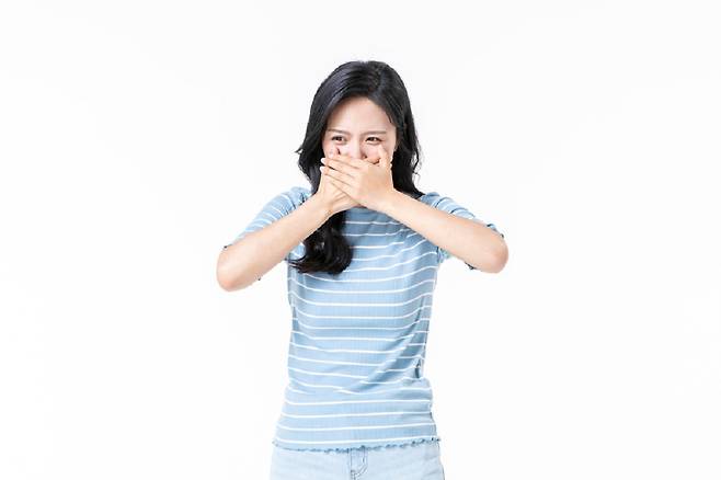 다이어트로 인해 식사량이 줄면서 당질 섭취가 부족해져 입냄새가 심해질 수 있다./사진=클립아트코리아