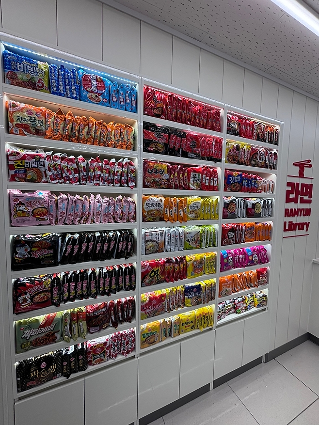 경남 진주시 공군교육사령부 비성회관 1층에 편의점 CU의 라면 특화 편의점이 문을 열었다. [사진 출처 = BGF리테일]