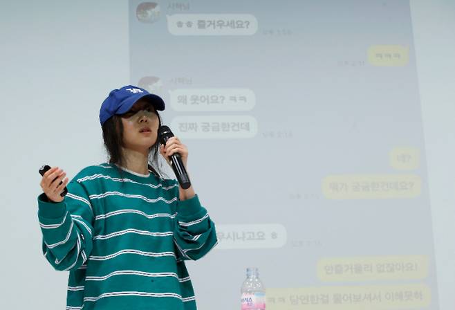 민희진 어도어(그룹 뉴진스의 소속사) 대표가 지난 4월25일 서울 서초구 한국컨퍼런스센터에서 하이브 경영권 탈취 시도와 관련한 배임 의혹에 대한 긴급 기자회견을 진행하는 모습. /사진=뉴스1