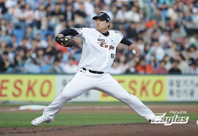 류현진이 지난 14일 대전 NC전 선발 등판해 공을 던지고 있다. 한화  제공