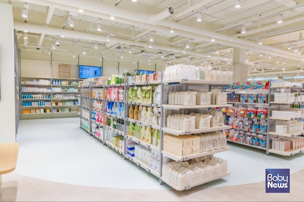 230여개 유명 육아용품 브랜드 총망라, 현장에서 체험하고 실시간 최저가 확인한 뒤 무인결제까지 한번에 가능. ⓒ링크맘