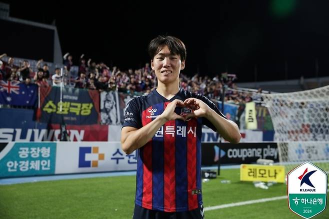 수원FC 강상윤이 29일 대구전에서 승리한 뒤 세리머니를 펼치고 있다. 제공 | 한국프로축구연맹