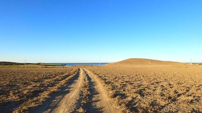 카자흐스탄은 모래가 아닌 '자갈사막'이다. 사진=김태원(tan)