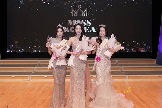 2024 미스코리아 지역예선 미스 광주 선발대회가 31일 광주교육대학교 풍향문화관에서 열렸다. 왼쪽부터 '선' 박서우, '진' 이재원, '미' 윤소예. 글로벌이앤비 제공