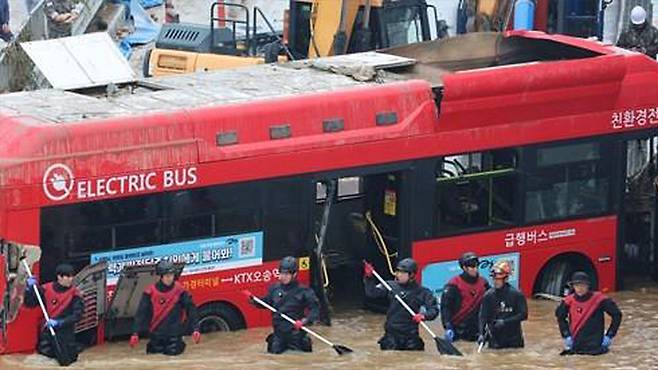 오송 지하차도 참사 당시 실종자 수색 [사진 제공:연합뉴스]
