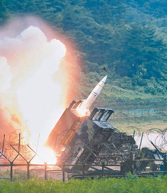 미국의 에이태큼스 발사 모습. AFP=연합뉴스