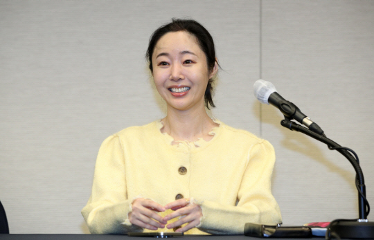 31일 오후 서울 중구 한국프레스센터에서 두 번째 기자회견을 연 민희진 대표가 미소짓고 있다.(연합뉴스 제공)