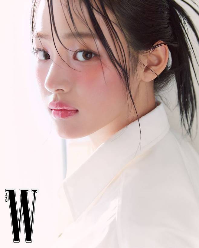 [서울=뉴시스] 민지. (사진=더블유 코리아 제공) 2024.05.31. photo@newsis.com *재판매 및 DB 금지