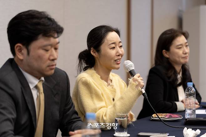 민희진 어도어 대표가 31일 서울 중구 프레스센터에서 어도어 임시주주총회 관련 기자회견을 하고 있다. 2023.05.31 권도현 기자