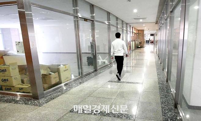 서울 가산디지털단지 내 한 지식산업센터가 경기 불황으로 텅텅 비어 있다. [이충우 기자]
