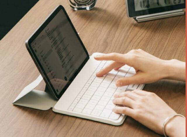 모키보 퓨전 키보드는 자판 위에 손가락을 올리면 터치패드로도 사용할 수 있다.