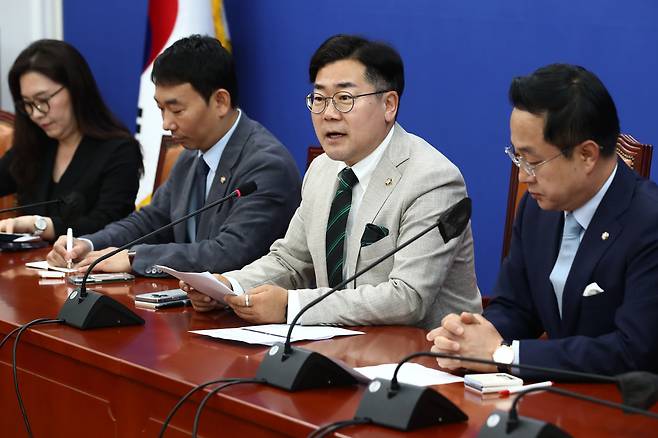 박찬대 더불어민주당 원내대표가 2일 오전 서울 여의도 국회에서 22대 국회 원 구성 관련 기자간담회를 하고 있다. /뉴스1