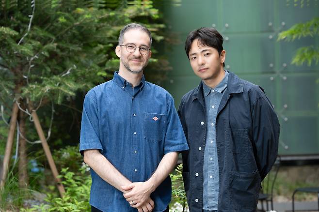 뮤지컬 '어쩌면 해피엔딩' 작곡가 윌 애런슨과 작가 박천휴(좌로부터) CJ ENM 제공