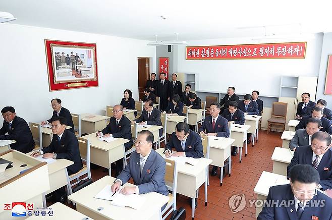 북한 김덕훈 총리ㆍ최선희 외무상도 김정은 지켜보는 강의실서 재교육 (평양 조선중앙통신=연합뉴스) 북한 조선노동당 중앙간부학교 개교식이 지난 1일 성대히 진행됐다고 조선중앙통신이 2일 보도했다. 김정은 위원장이 학교 창립 78주년을 맞아 전날 열린 개교식에 참석해 기념사를 하고 첫 강의도 참관했다고 통신은 전했다. 사진은 김덕훈 내각총리ㆍ조용원 당 조직비서ㆍ박정천 당 중앙군사위원회 부위원장ㆍ최선희 외무상 등 당 중앙위 정치국 위원들이 김정은이 강의실 뒤에서 지켜보는 가운데 재교육을 받는 모습. 2024.6.2 
    [국내에서만 사용가능. 재배포 금지. For Use Only in the Republic of Korea. No Redistribution] nkphoto@yna.co.kr