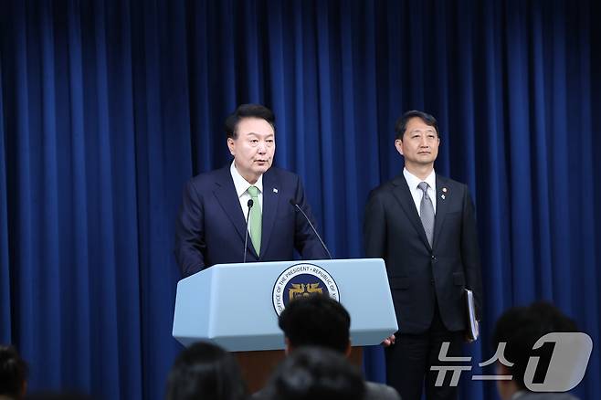 윤석열 대통령이 3일 용산 대통령실 청사에서 첫 국정브리핑을 하고 있다. 2024.6.3/뉴스1 ⓒ News1 송원영 기자