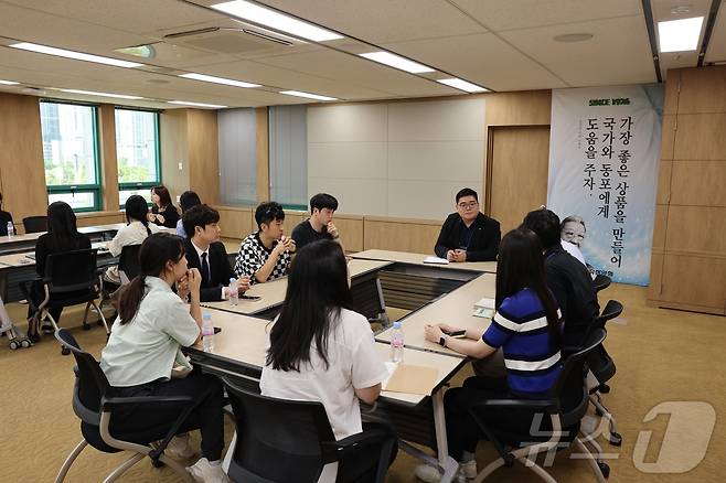 유한양행 임직원이 구직 희망자를 대상으로 멘토링을 진행하고 있다.(유한양행 제공)/뉴스1 ⓒ News1