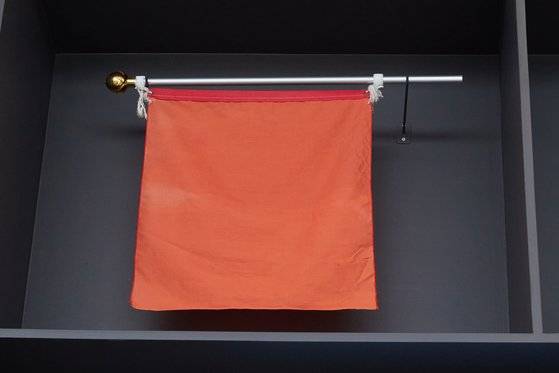 북측에 들어가는 남측 차량은 구별을 위해 ‘림시’라고 적힌 임시 번호판(위 사진)과 황색 깃발을 부착해야 한다.