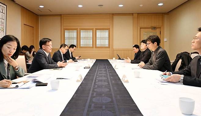 [서울=뉴시스] 최상목 부총리 겸 기획재정부 장관이 15일 서울 종로구 정부서울청사에서 열린 역동경제간담회(중기 성장사다리 부문)에 참석해 발언하고 있다. (사진=기획재정부 제공) 2024.02.15. photo@newsis.com *재판매 및 DB 금지