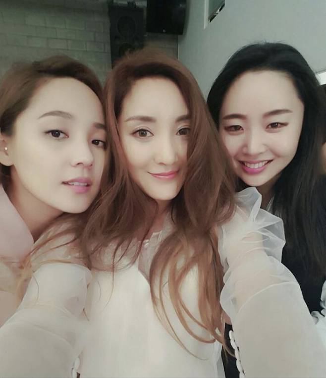 [서울=뉴시스] 민희진 어도어 대표가 그룹 'S.E.S' 유진과 바다의 응원에 화답했다. (사진=민희진인스타그램 캡처) 2024.06.03. photo@newsis.com *재판매 및 DB 금지