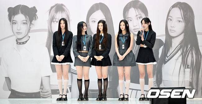 [OSEN=인천공항, 김성락 기자] 22일 오전 인천국제공항 1터미널에서 그룹 뉴진스의 인천공항본부세관 홍보대사 위촉식 행사가 진행됐다. 뉴진스 민지가 소감을 전하고 있다. 2024.03.22 / ksl0919@osen.co.kr