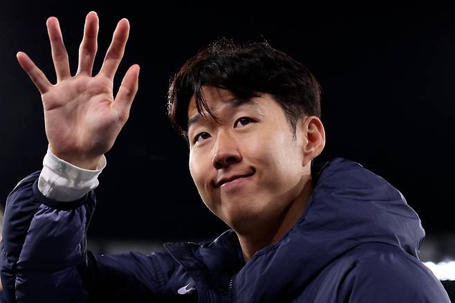 Tottenham Hotspur's Son Heung-min acknowledges the supporters after the final whistle of the friendly football match between Newcastle United and Tottenham Hotspur at the Melbourne Cricket Ground (MCG) in Melbourne on May 22, 2024. (Photo by Martin KEEP / AFP) / -- IMAGE RESTRICTED TO EDITORIAL USE - STRICTLY NO COMMERCIAL USE --







<저작권자(c) 연합뉴스, 무단 전재-재배포, AI 학습 및 활용 금지>