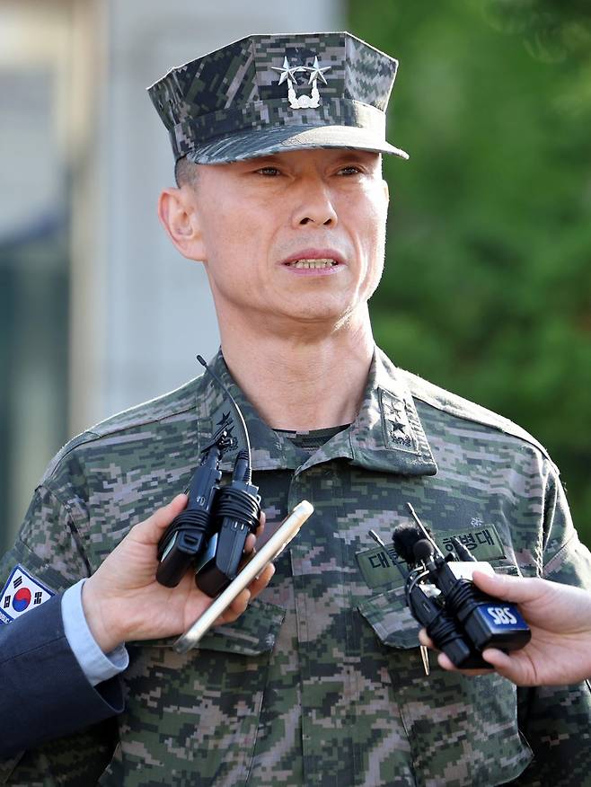 임성근 전 해병대 1사단장이 14일 오전 경북 경산시 경북경찰청 형사기동대에서 ‘해병대 채 상병 순직 사건’ 관련 피의자 신분으로 22시간의 밤샘 조사를 받은 뒤 취재진 질문에 답변하고 있다. 2024.05.14. 뉴시스