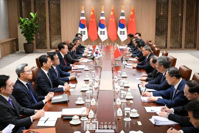 지난달 26일 열린 윤석열 대통령과 리창 중국 국무원 총리의 한중 양자회담. 대통령실 제공