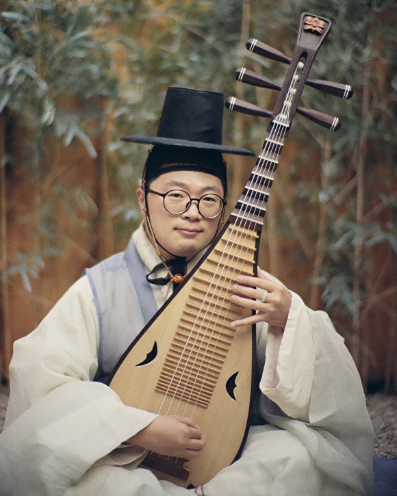 비파 연주자 마롱(박장원) [사진=세계소리축제조직위원회 ]