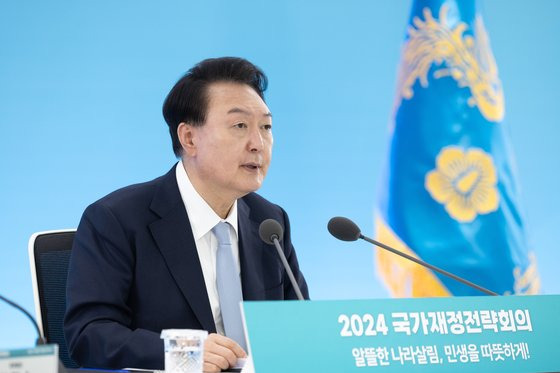 윤석열 대통령은 5월 17일 정부세종청사에서 열린 '2024 국가재정전략회의'에서 "R&D 분야 예타를 폐지하라"고 지시했다. 사진 대통령실