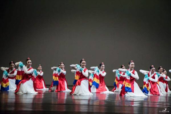 브니엘예술고등학교 학생들의 공연 모습. 브니엘예고 제공