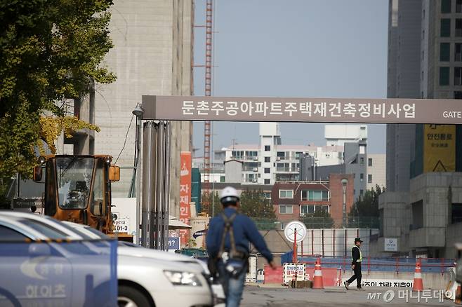 서울 강동구 올림픽파크 포레온(둔촌주공) 공사 현장./사진=뉴스1 /사진=(서울=뉴스1) 이승배 기자