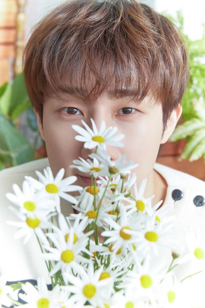 인피니트 김성규, 꽃보다 화사한 비주얼..'Flower' 개인 콘셉트 [공식]