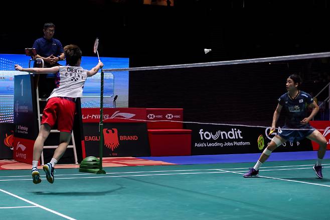 싱가포르오픈에서 천위페이(왼쪽)와 결승전을 치르고 있는 안세영. 사진제공=BWF