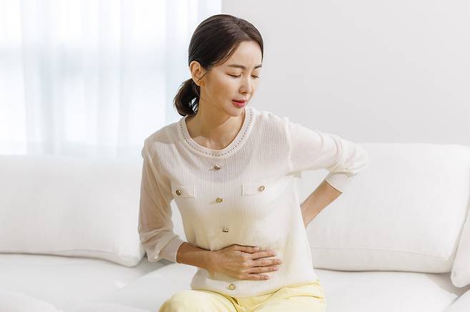 조기 폐경 여성과 가족은 정상인보다 유방암과 난소암 발병 위험이 높다는 연구 결과가 나왔다./사진=클립아트코리아