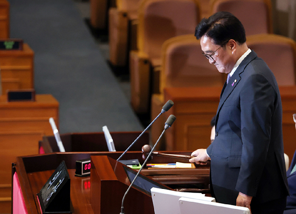 우원식 국회의장이 5일 오후 서울 여의도 국회에서 열린 제415회국회(임시회)에서 의사봉을 두드리고 있다. 2024.06.05. [사진=뉴시스]