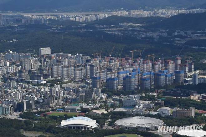 2022년 11월25일 서울 송파구 롯데월드타워에서 바라본 송파구와 강남구 아파트 단지 모습. 사진=곽경근 대기자 