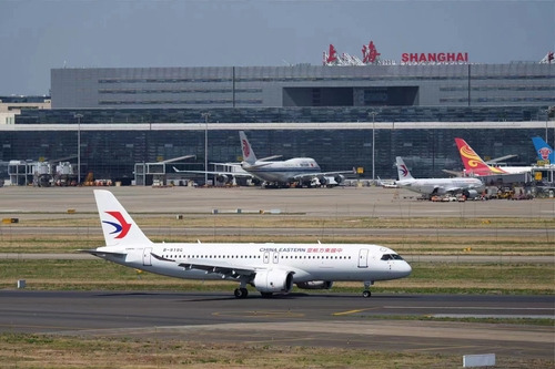 China Eastern Airlines receives first of 100-aircraft order.