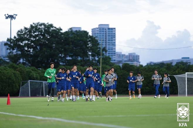 싱가포르 현지에서 훈련 중인 김도훈호(대한축구협회 제공)