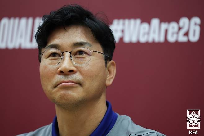 김도훈 대한민국 축구 대표팀 임시 감독이 5일 오후(현지시간) 싱가포르 국립경기장에서 2026 북중미 월드컵 아시아 2차 예선 조별리그 싱가포르전을 앞두고 공식 기자회견을 하고 있다. (대한축구협회 제공) 2024.6.5/뉴스1