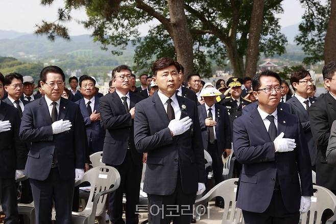 김영록 전남지사와 김철우 보성군수, 문금주 국회의원, 보훈․기관단체장, 국가유공자 유족 등이  6일  보성군 현충공원에서 '제69회 현충일 추념식'을 갖고 있다.