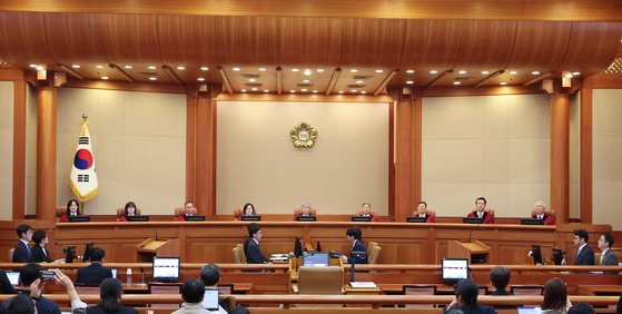 국내 첫 기후소송이 공개변론이 열린 4월 23일 오후 서울 종로구 헌법재판소 대심판정 모습. 연합뉴스
