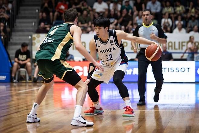 일본의 막강한 앞선, 오재현이 막아내야만 승산이 있다. 사진=FIBA 제공