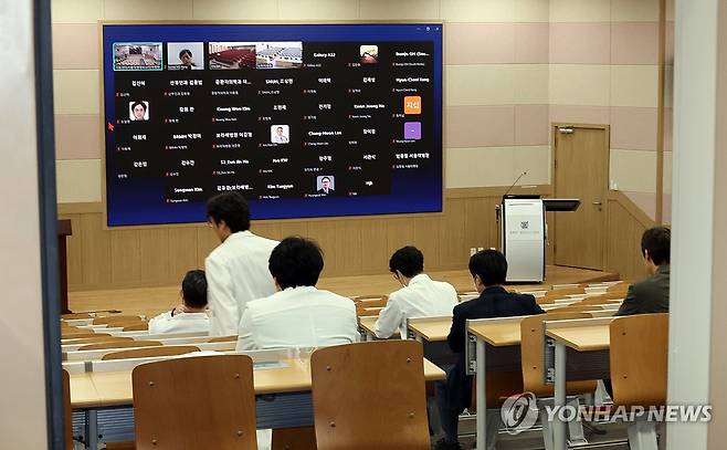 서울의대-서울대병원 교수 비대위, 총파업 논의 (서울=연합뉴스) 한상균 기자