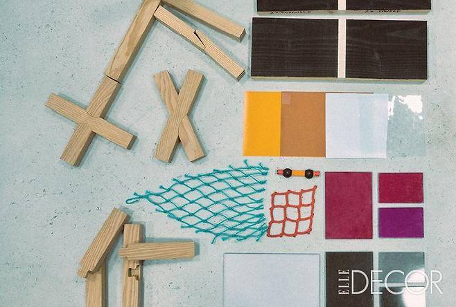 매스스스터디스 사무실에 놓인 ‘군도의 여백’ 모형과 샘플 재료.