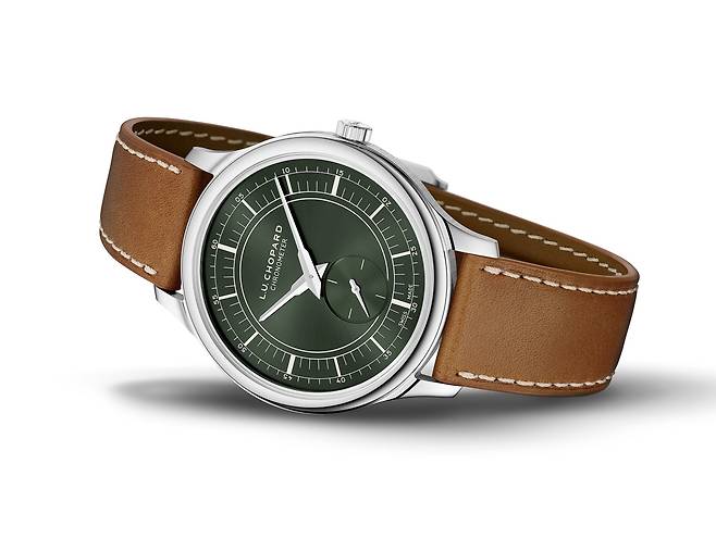 짙은 초록빛이 감도는 다이얼과 빈티지 가죽 스트랩이 조화를 이룬 L.U.C XPS 포레스트 그린. [사진 쇼파드]