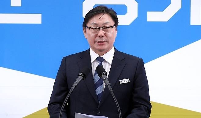 지난 2020년 1월 13일 경기도청 브리핑룸에서 이화영 당시 경기도 평화부지사가 평화협력 정책 및 대북 교류사업 추진 방향에 대해 브리핑을 하고 있다. [사진 출처 = 경기도]