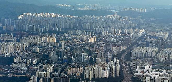 서울 롯데월드타워에서 바라본 아파트. 박종민 기자